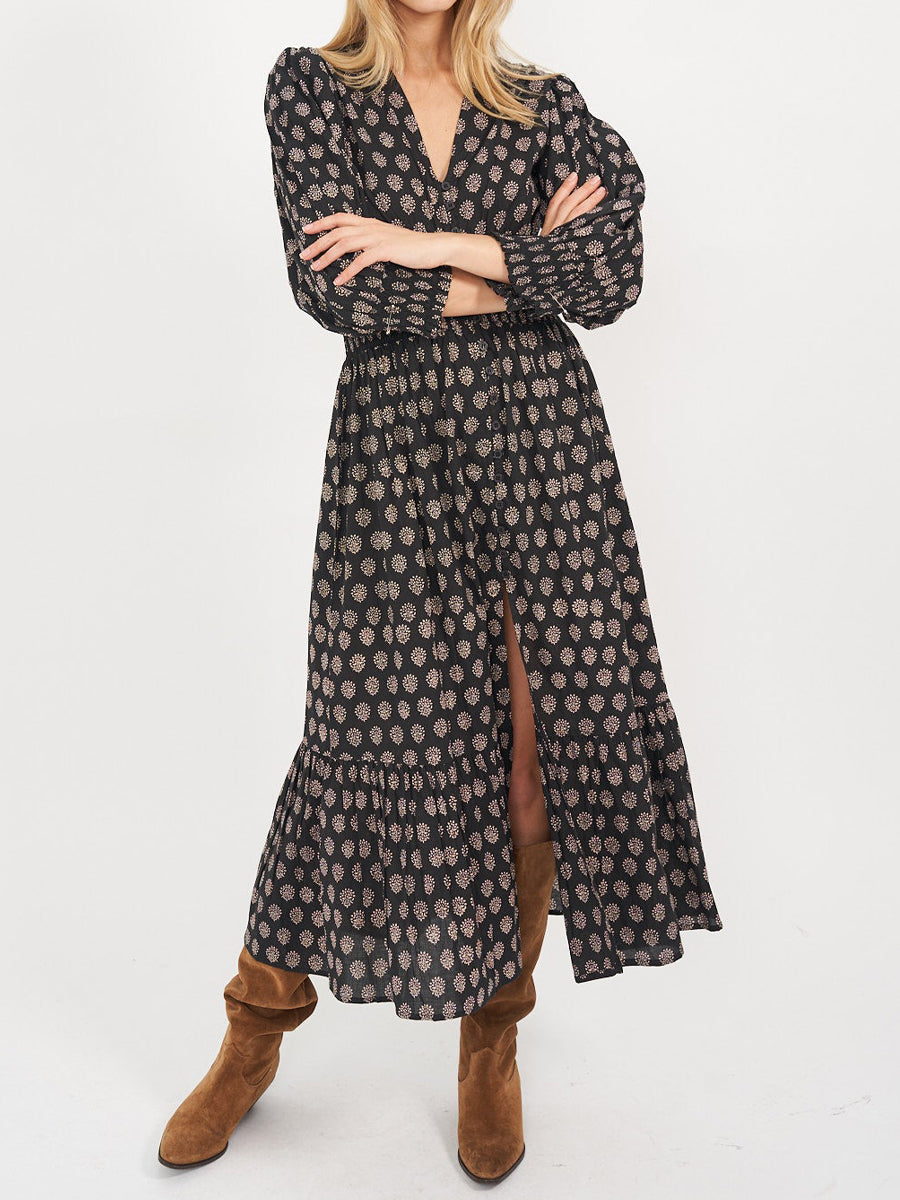 Vestido estampado con cuello en V y botones