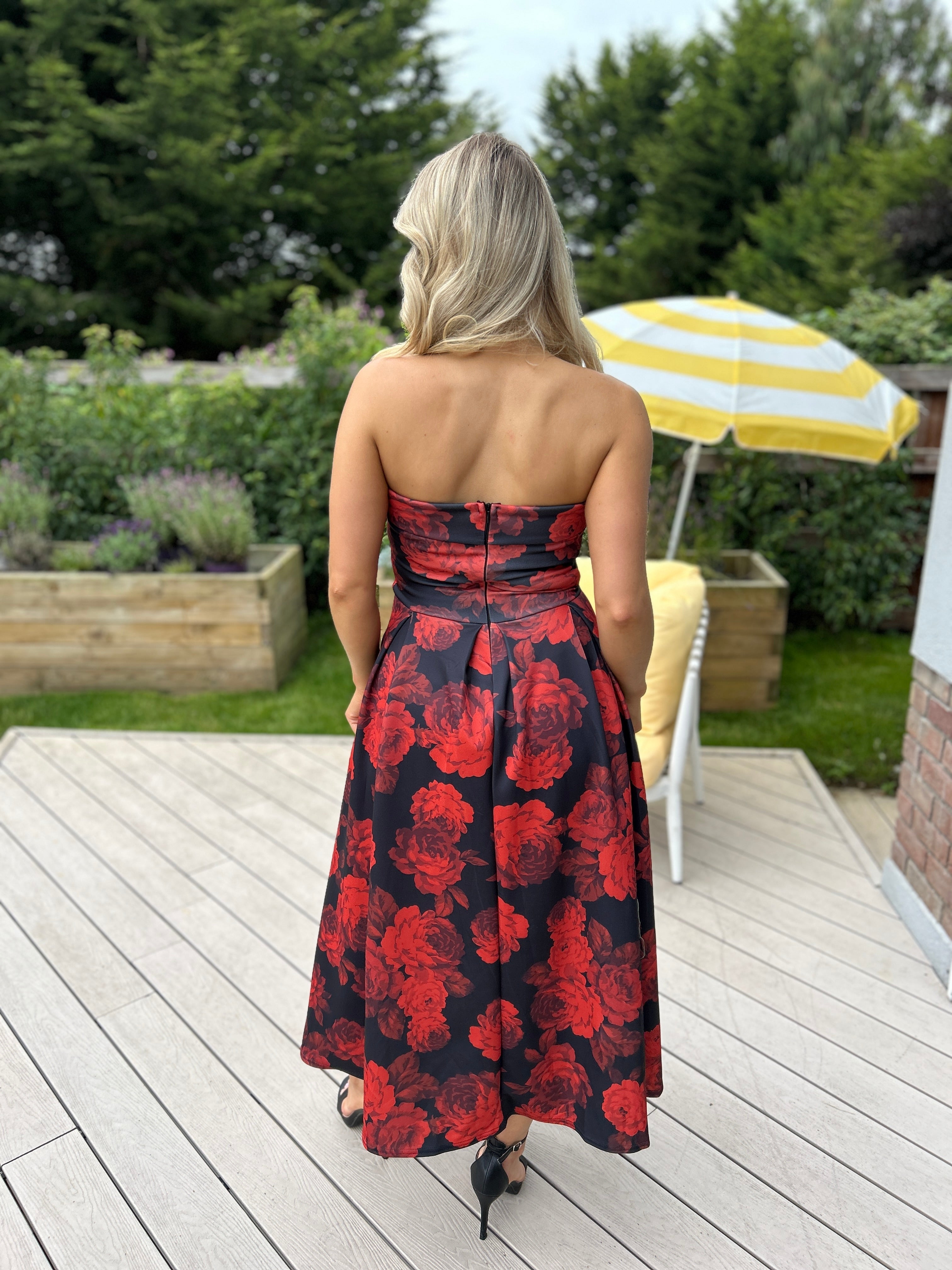 Vestido rojo floral de Danni