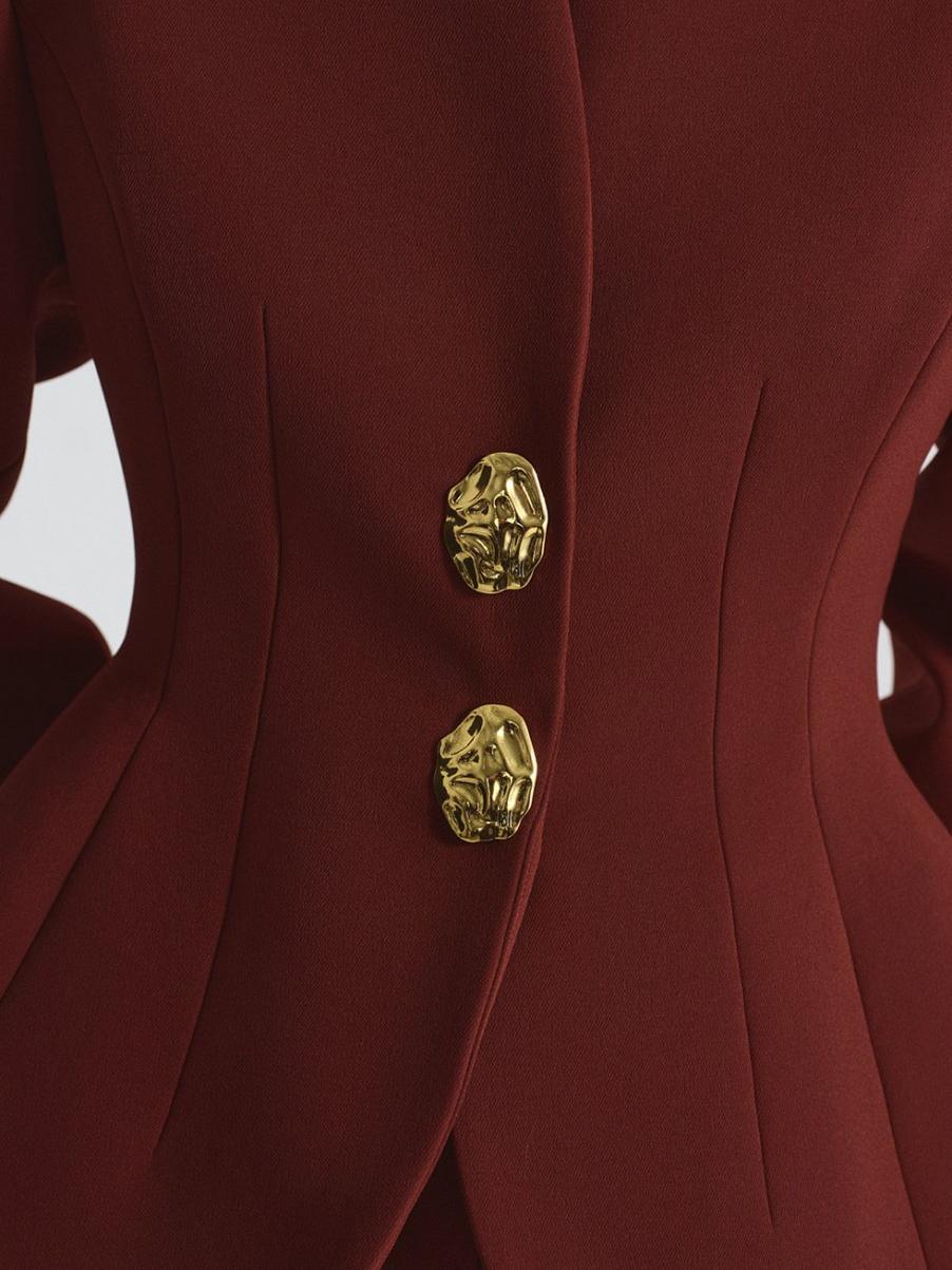 Conjunto de blazer y pantalón peplum burdeos