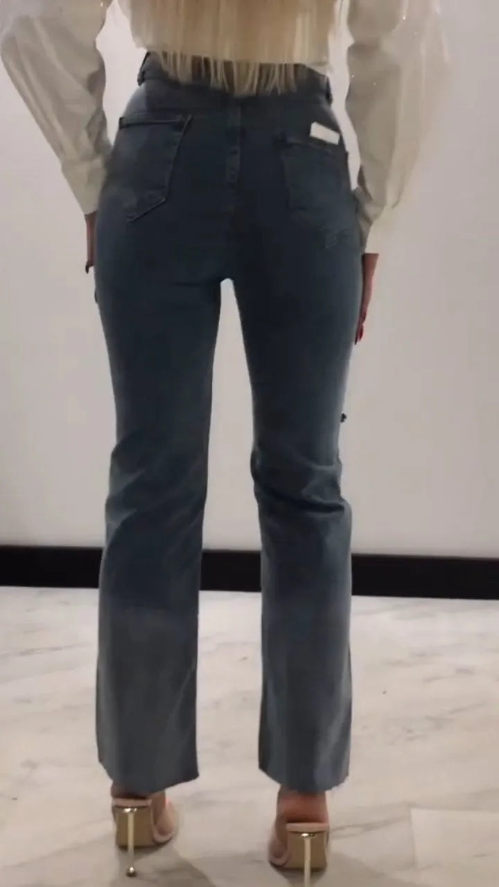 Vaqueros ajustados con abertura