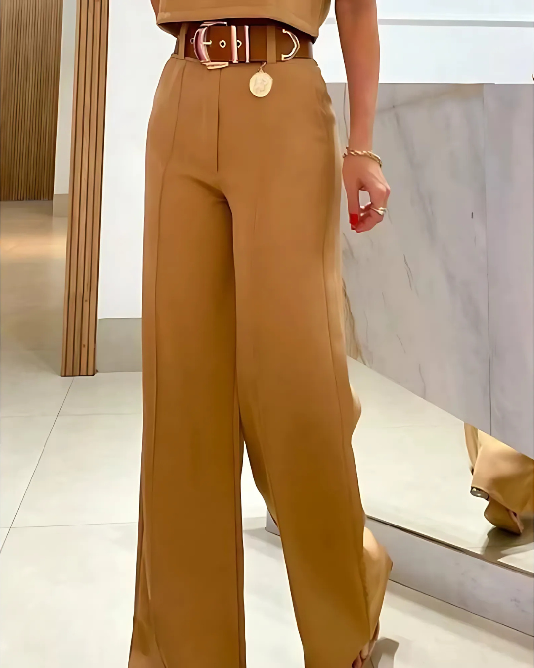 Conjunto con Top Corto y Pantalón de Pierna Ancha