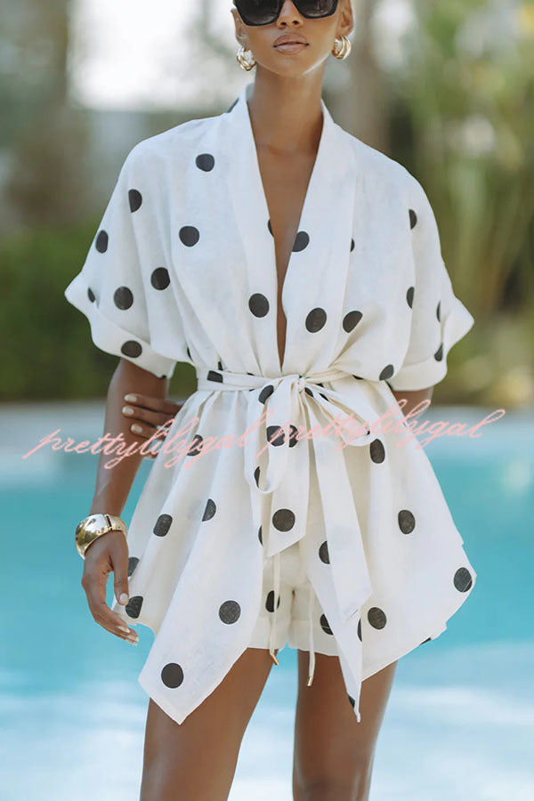 Conjunto de top kimono con lazo y pantalones cortos con bolsillo y cintura elástica en mezcla de lino divertido con lunares