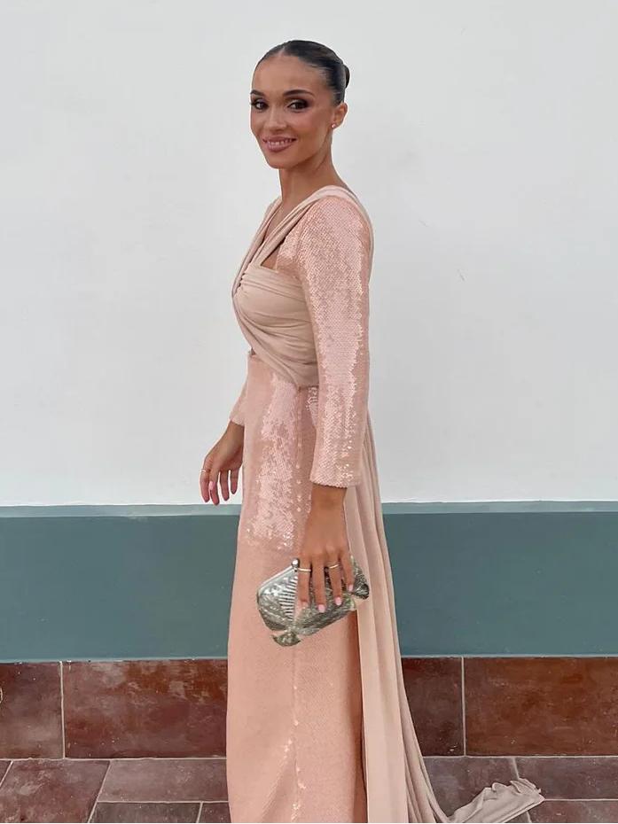 Elegante vestido de lentejuelas ruborizado
