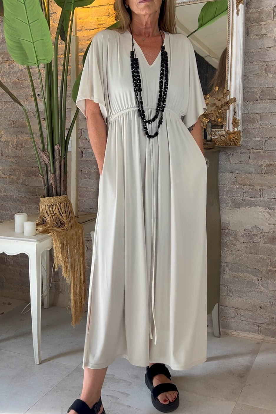 Vestido Maxi con Escote Pico y Bolsillos